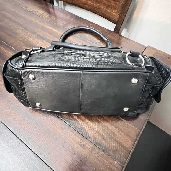 CHEZ FINE LEATHER Elegant Black Handbag - Picture 6 of 8